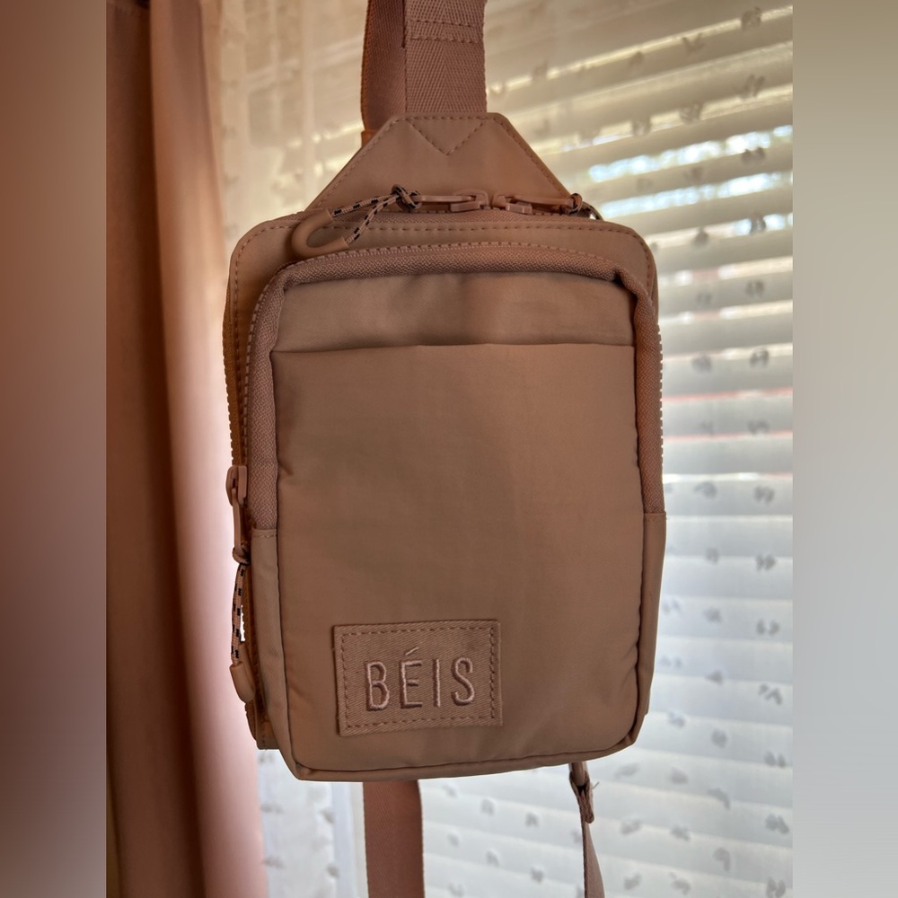 Beis The Sports Sling in atlas pink